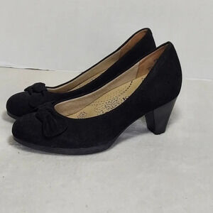 Black Suede Kumfs‎ Center Bow Heels
